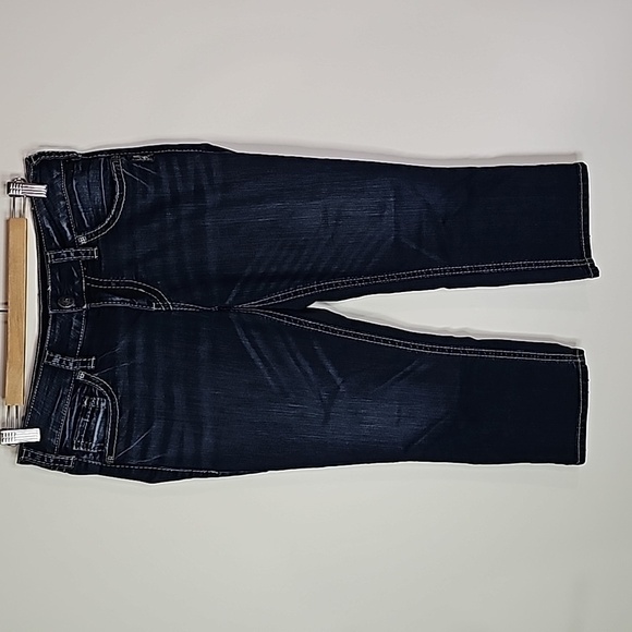 Silver Suki dark wash 30x22 mid rise capris - Picture 1 of 8